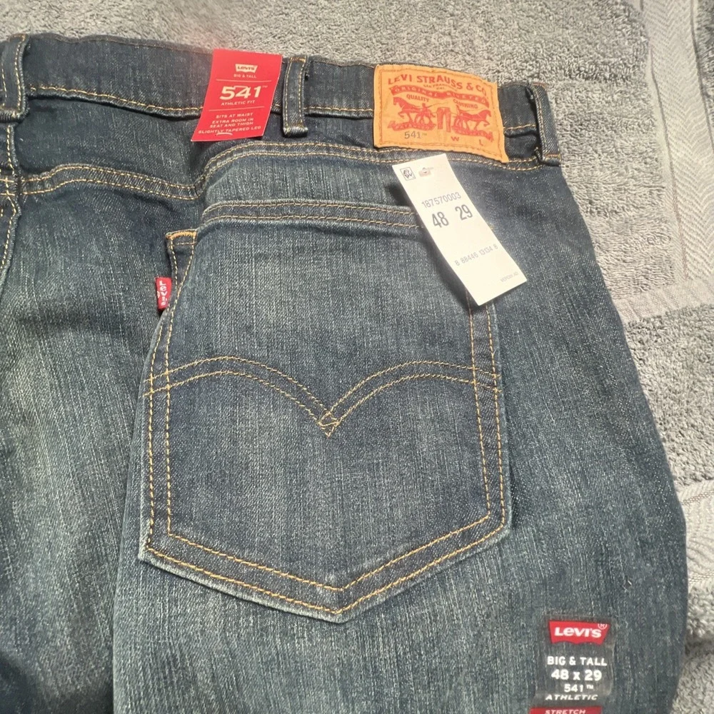 Levis featuring 500 these